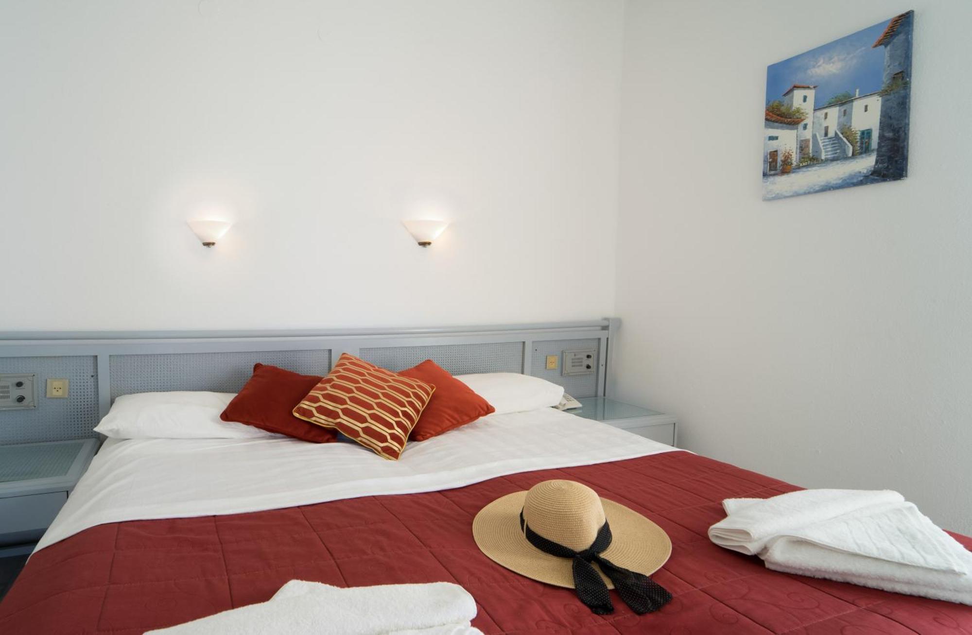 Futura Hotel Maleme  Exterior photo